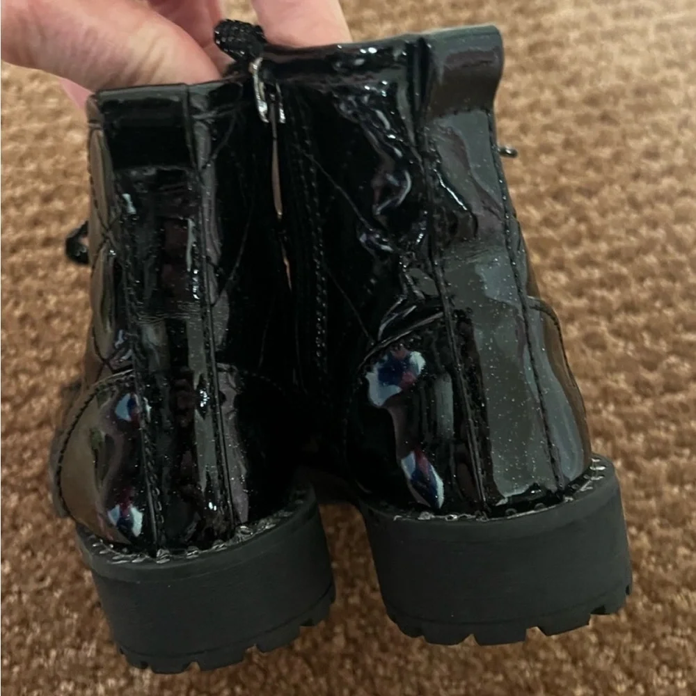 Bundle of 3 Pairs of Girls Shoes Slippers, Combat Boots, Jellies Size 18-24M/5